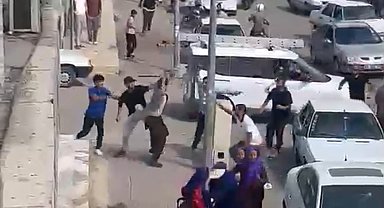 Şanlıurfa'da iki grubun taşlı, sopalı kavgası kamerada; 9 yaralı