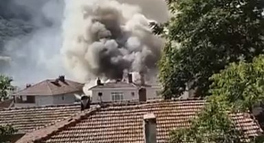 Sarıyer'de binanın çatısında çıkan yangın söndürüldü