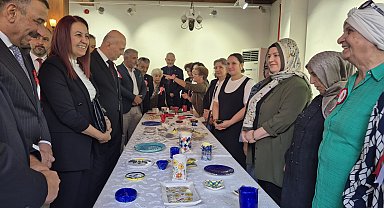 Şehit anneleri ve gazi eşlerinden seramik sergisi