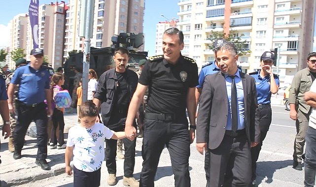 Şehit polisin oğlu Çınar'ı okula Emniyet Müdürü Aydın götürdü