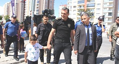 Şehit polisin oğlu Çınar'ı okula Emniyet Müdürü Aydın götürdü