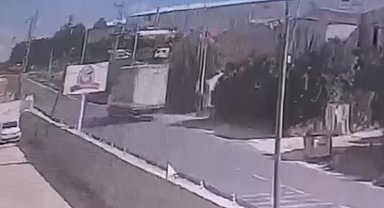 Silivri'de sürücüsünün hakimiyetini kaybettiği otomobil takla attı; kaza kamerada