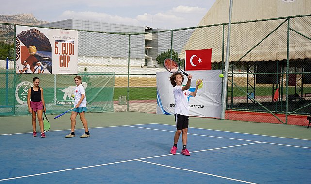 Şırnak'ta 5'inci Uluslararası Cudi Cup Tenis Turnuvası başladı