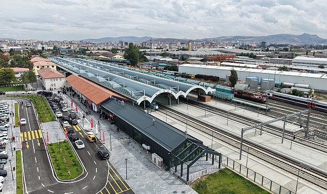 Sivas'ta yeni YHT Garı hizmete açıldı