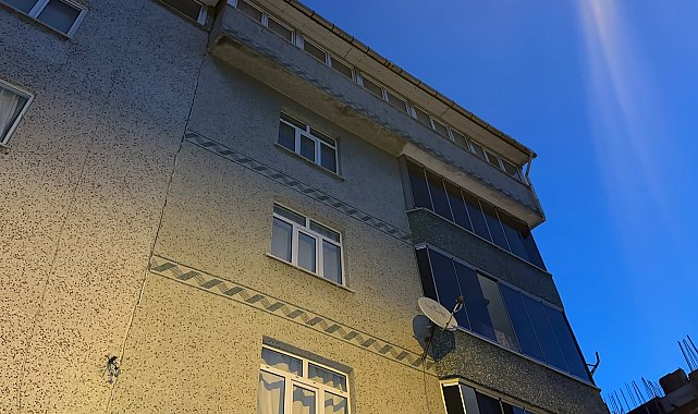 Sultangazi'de kolonlarından ses gelen 5'er katlı 2 bina tahliye edildi