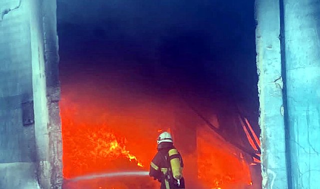 Tekirdağ'da geri dönüşüm tesisinde yangın