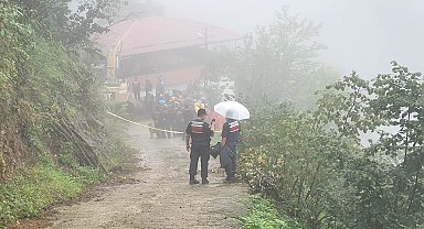 Trabzon'da heyelan; 1 kişi toprak altında kaldı