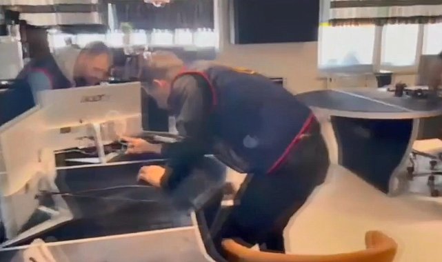 Trafik kazası geçirenlerin kişisel verilerini ele geçiren 11 şüpheli adliyeye sevk edildi