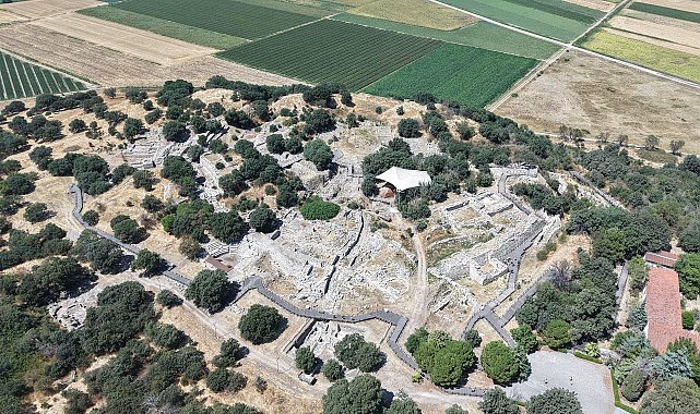 Troya Antik Kenti'nde 2 bin 800 yıllık agora gün yüzüne çıkarılıyor