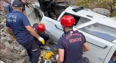 Uçuruma yuvarlanan otomobilin sürücüsü öldü