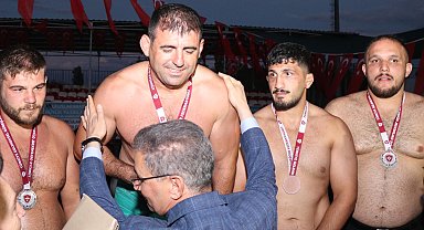 Uluslararası Pasinler Karakucak Güreşleri'nde Kenan Gör başpehlivan oldu