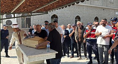 Umay bebek, aynı kazada ölen annesinin yanına defnedildi