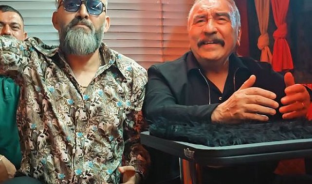 Ümit Besen, konserine nostaljik minibüsle gitti