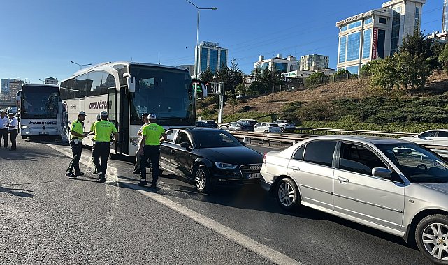 Ümraniye'de 4 aracın karıştığı zincirleme kaza