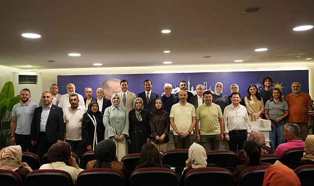Üsküdar'da 4 CHP'li meclis üyesi AK Parti'ye katıldı