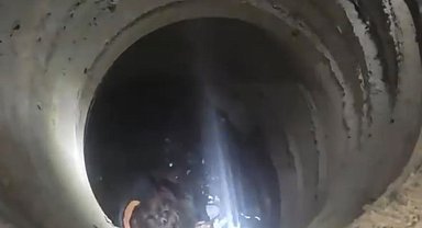 Üstü paletle kapatılan kanalizasyon rögarına düşen Kerem'i itfaiye kurtardı