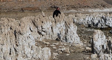 Van Gölü'ndeki dev mikrobiyalitlerin sırrı uluslararası ekiple araştırılacak