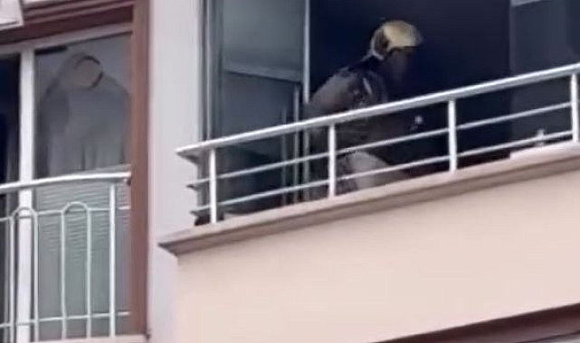Yanan dairede mahsur kalan anne ve oğlu kurtarıldı