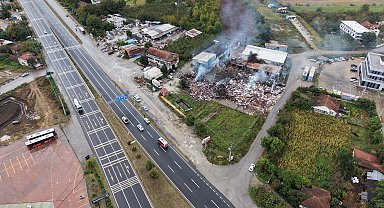 Yanan kapı fabrikasındaki hasar dronla görüntülendi