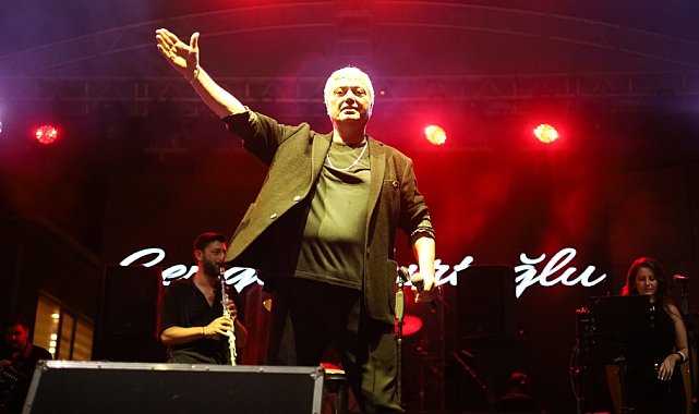 Yenişehir'de sahne alan Cengiz Kurtoğlu'na yoğun ilgi