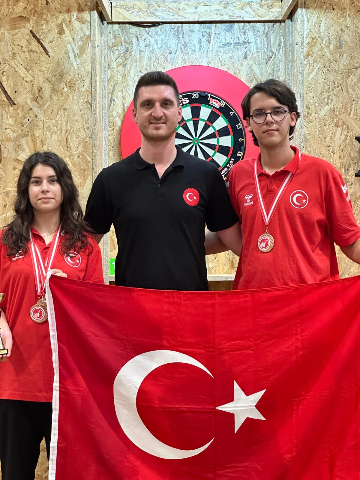 Yıldırımlı dartçılardan milli gurur