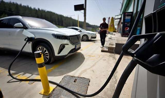 Yollarda elektrik devrimi! Yarım milyona dayandı