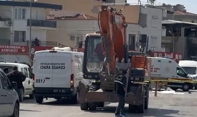 Yolun karşısına geçerken iş makinesinin çarptığı yaya öldü