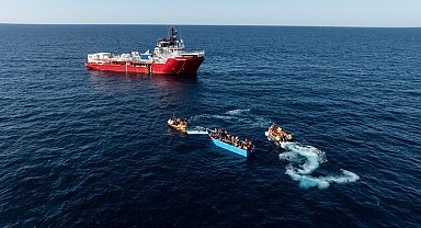 Yunanistan'da göçmenleri taşıyan tekne battı: 1 ölü, 25 kayıp