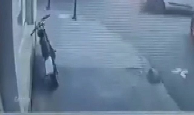 Zeytinburnu'nda elektrikli bisiklet hırsızlığı kamerada
