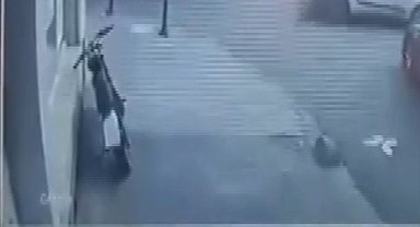 Zeytinburnu'nda elektrikli bisiklet hırsızlığı kamerada