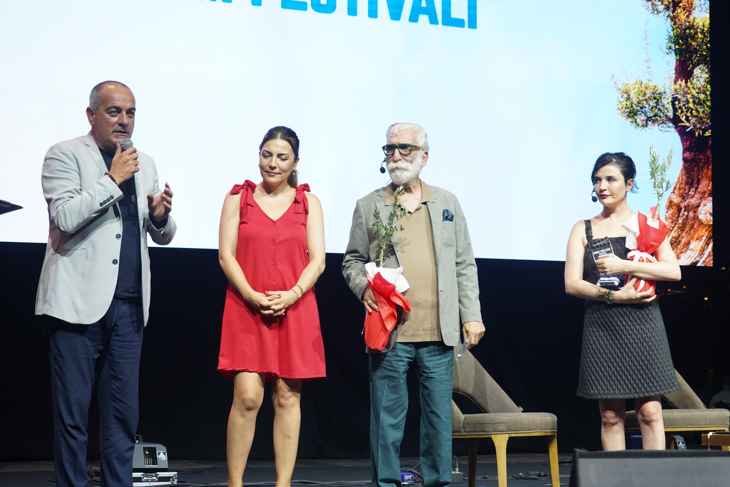 2. GEMLİK FİLM FESTİVALİ’NİN AÇILIŞINI CEZMİ BASKIN VE GONCA VUSLATERİ YAPTI