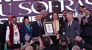 247 metrelik Anadolu Sofrası dünyanın en büyüğü olarak Guinness Rekorlar Kitabı'na girdi