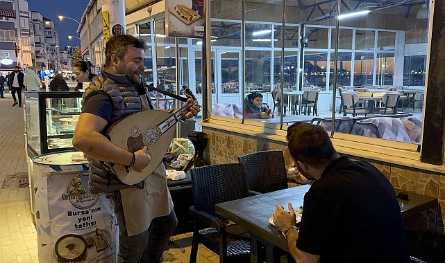 'Mozart sütlüsü' ile müşterilerinin damağına, uduyla da kulaklarına hitap ediyor