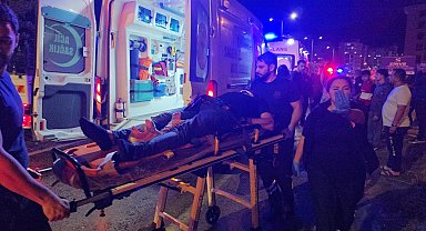 Adana'da hafif ticari araç kanala düştü: 2 yaralı