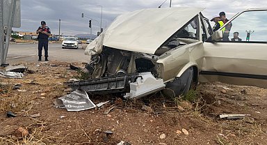 Adıyaman'da otomobiller çarpıştı; 5 yaralı
