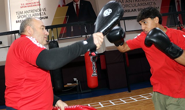 Ağabeyinin tavsiyesiyle kick boksa başlayan Furkan'ın hedefi dünya şampiyonluğu