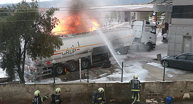 Akaryakıt istasyonunda tankerde çıkan yangın, yanındakine de sıçradı