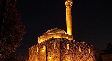 Bakan Ersoy: Diyarbakır ve Bingöl'deki 6 cami 2 Ekim'de yeniden ibadete açılacak