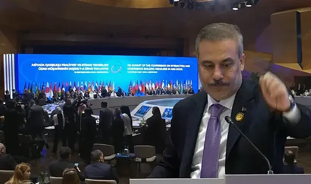 Bakan Fidan dahil birçok kişi salonu terk etti