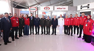 Bakan Güler, TEKNOFEST alanında stantları ziyaret etti