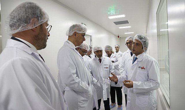 Bakan Memişoğlu, Ankara'da Keyvac Biyolojik Ürünler tesisini ziyaret etti
