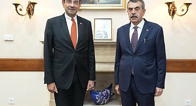 Bakan Tekin, Türkiye'nin Tiflis Büyükelçiliği'ni ziyaret etti