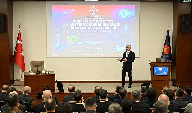 Bakan Uraloğlu, 'ulaştırma koridorları' konulu konferans verdi