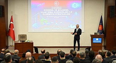 Bakan Uraloğlu, 'ulaştırma koridorları' konulu konferans verdi