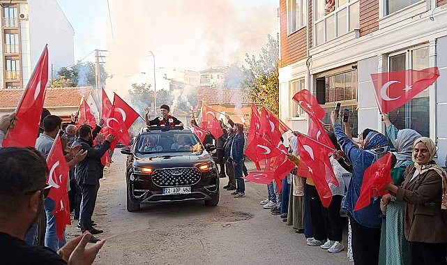 Balkan Şampiyonu Ahmet'e meşaleli karşılama