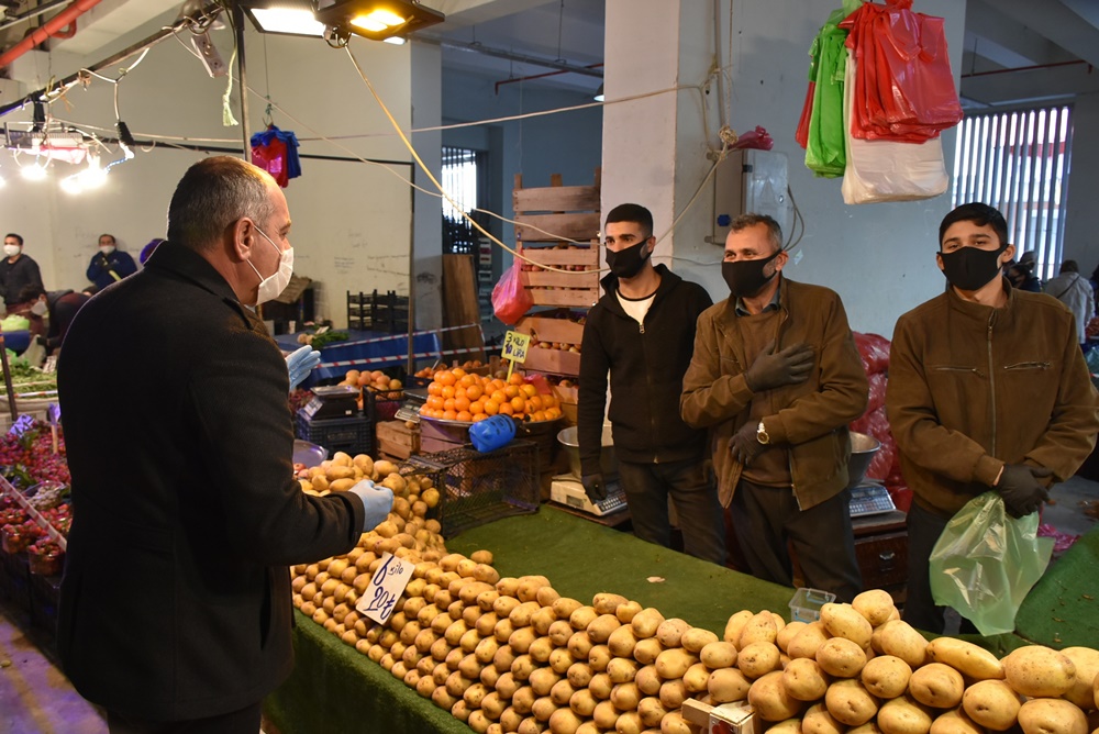Başkan Sertaslan’dan pazarcılara önemli uyarı: “Kurallara uymayanın, tezgâhını kapatırız”