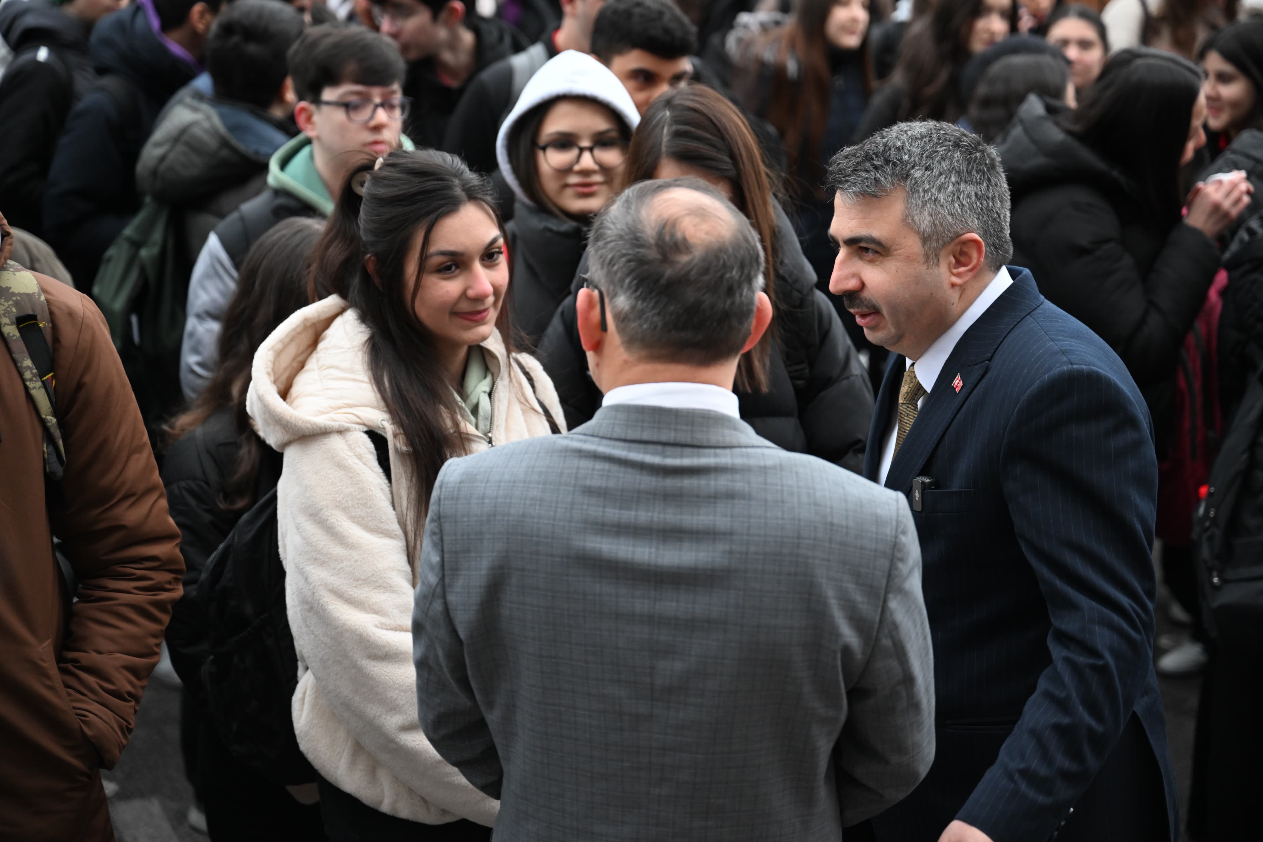 Başkan yılmaz mesaisine öğrencilerle başladı