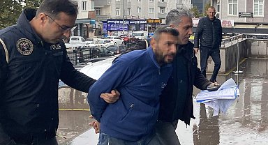 Bayrağı çöpe attı 'vatan hainleri' diye paylaşım yaptı