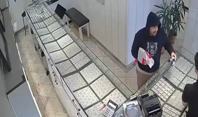 Bayrampaşa'da şemsiyeye tabanca süsü verdi, kuyumcu soydu; bilezikler imitasyon çıktı