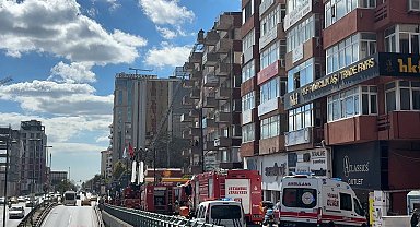 Beşiktaş'ta iş yerinde yangın: Üst katlarda mahsur kalanları itfaiye kurtardı